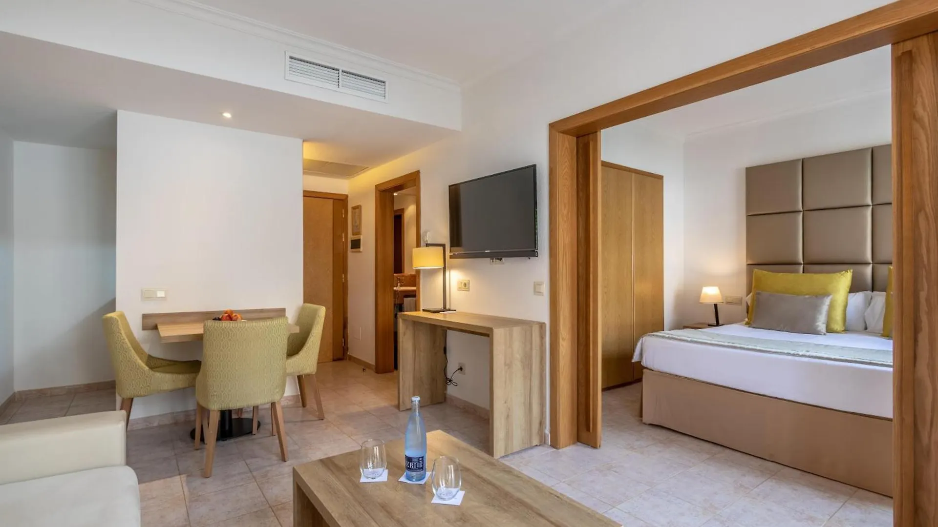 Aparthotel Zafiro Menorca Cala'N Bosch  Cala'N Bosch (Menorca)