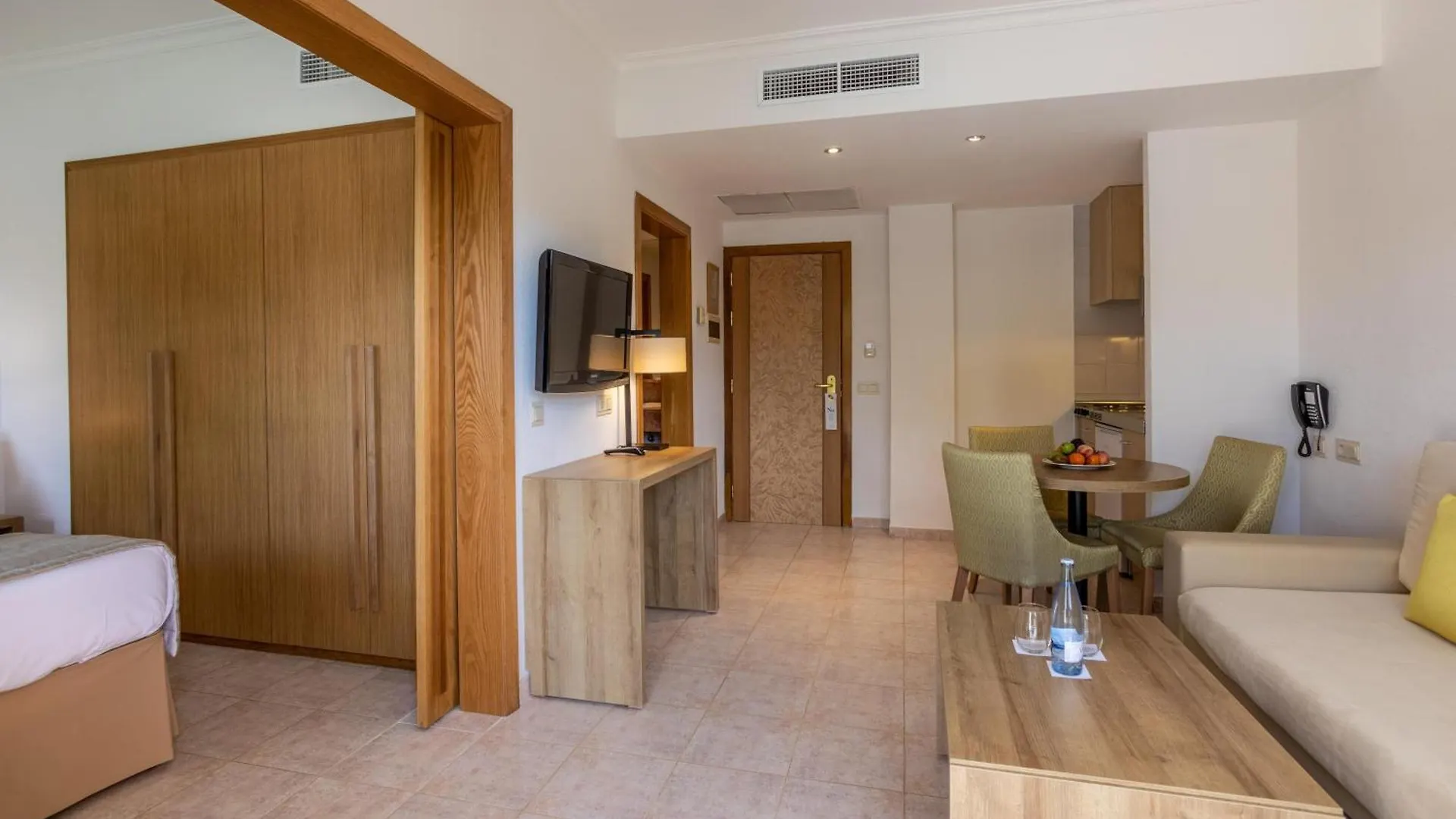 Aparthotel Zafiro Menorca Cala'N Bosch  Cala'N Bosch (Menorca)
